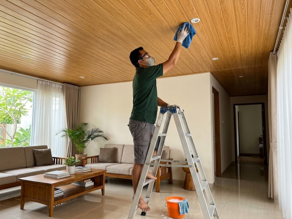 cara membersihkan plafon rumah