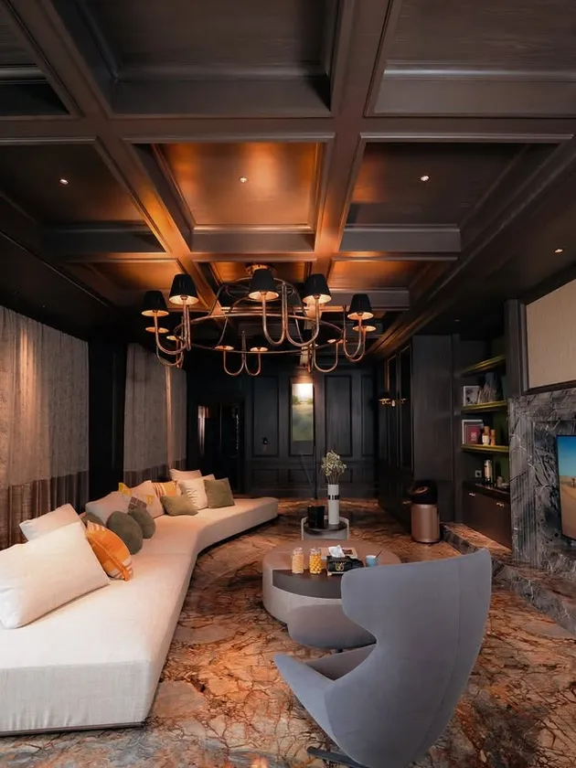 inspirasi rumah tasya farasya dengan plafon kayu