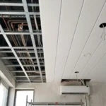 pemasangan plafon dengan jalur AC dan lampu