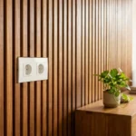 wall panel di dekat stopkontak